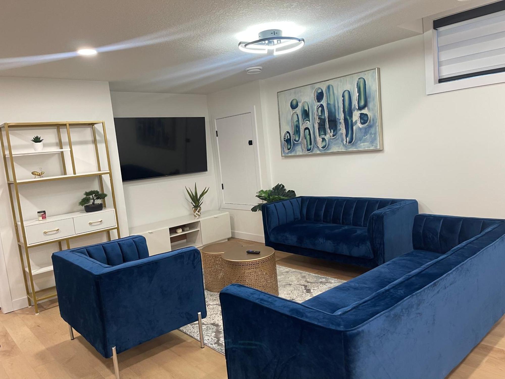 Stylish 2 Bedroom Suite In Sw Edmonton Close To Windermere And Edmonton International Airport Экстерьер фото