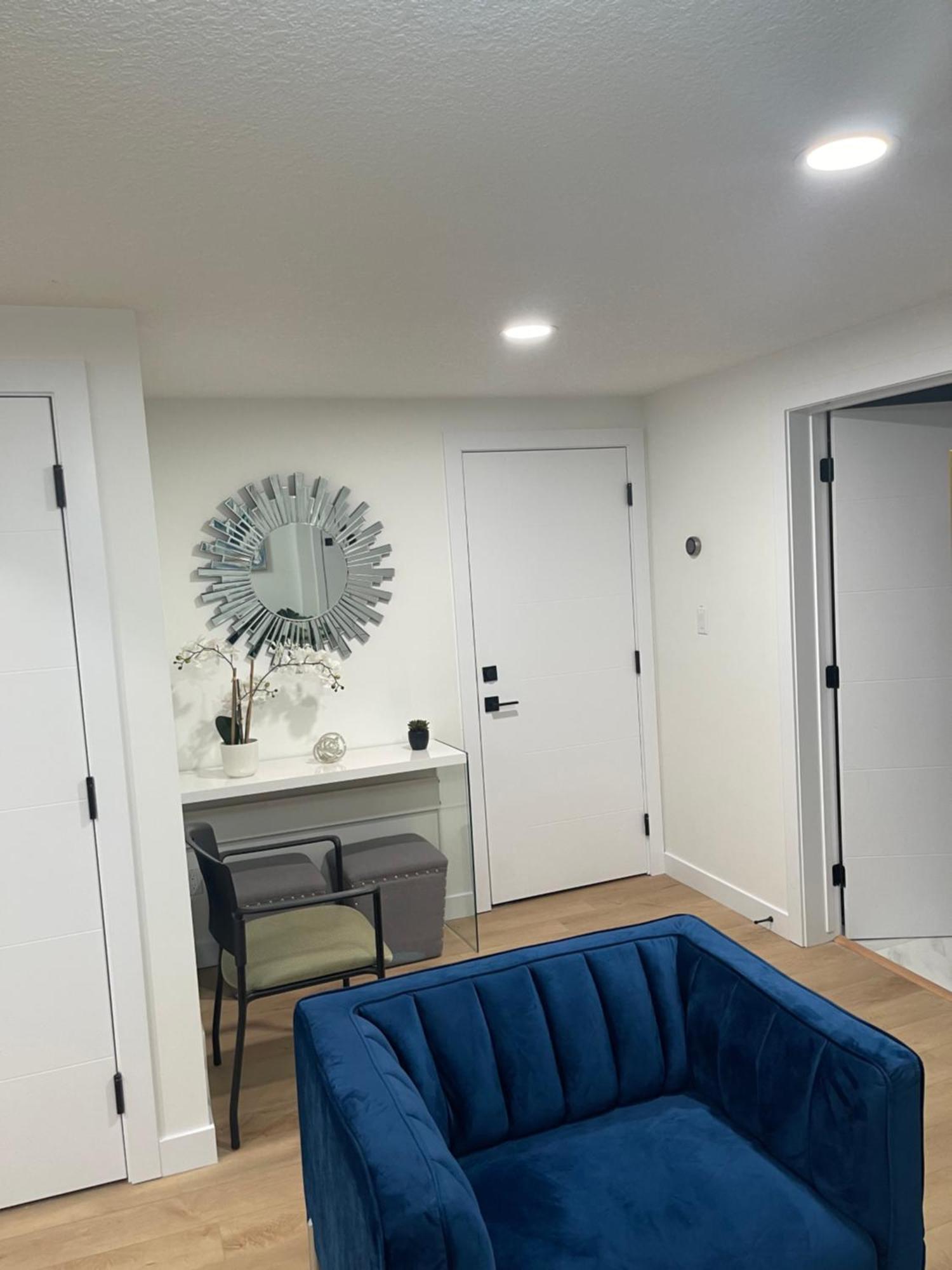 Stylish 2 Bedroom Suite In Sw Edmonton Close To Windermere And Edmonton International Airport Экстерьер фото