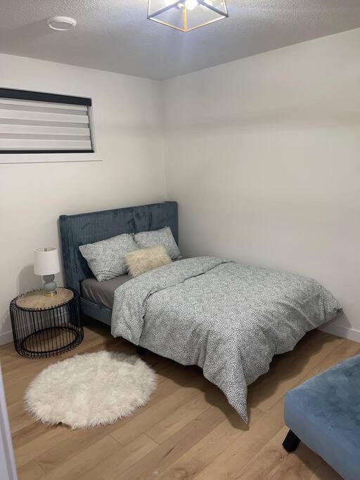 Stylish 2 Bedroom Suite In Sw Edmonton Close To Windermere And Edmonton International Airport Экстерьер фото